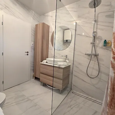 Apartment Split Vacation *